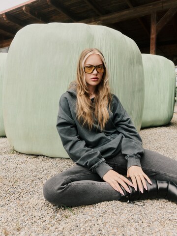 All Dark Grey Comfy Look