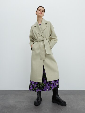 EDITED Between-Seasons Coat 'Rosa' in Green: front