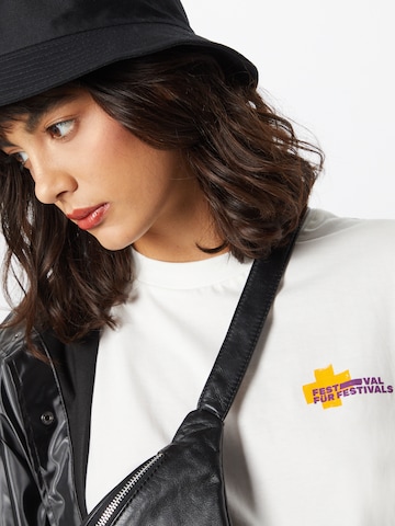 ABOUT EVERYONE Regular Fit T-Shirt 'Festival Für Festivals' in Weiß