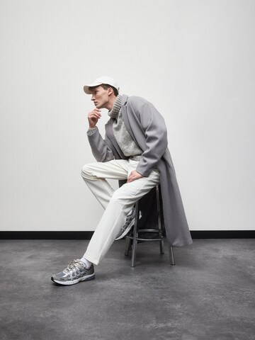 Monochrome Layered Look