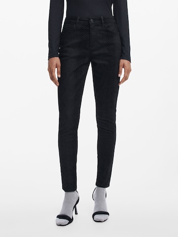 Desigual Slimfit Nadrág - fekete: elől