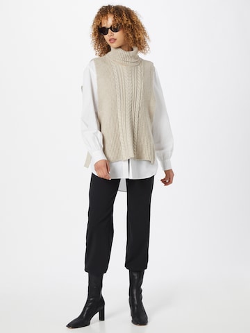 VERO MODA Regular Trousers in Black
