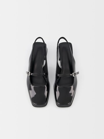 Escarpins à bride arrière Bershka en noir