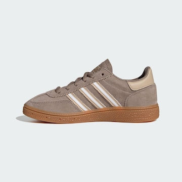 ADIDAS ORIGINALS Tennarit 'Handball Spezial' värissä ruskea