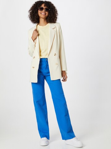 SELECTED FEMME - Camiseta 'My Perfect Tee' en amarillo