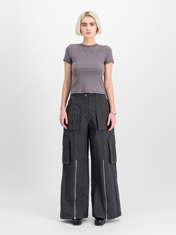 Wide leg Pantaloni cargo di ALPHA INDUSTRIES in grigio