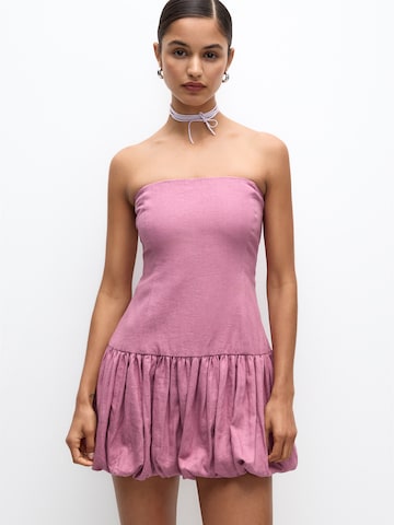 Rochie de vară de la Pull&Bear pe roz