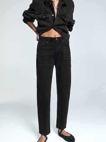 Pull&Bear Regular Jeans in Schwarz: Vorderseite