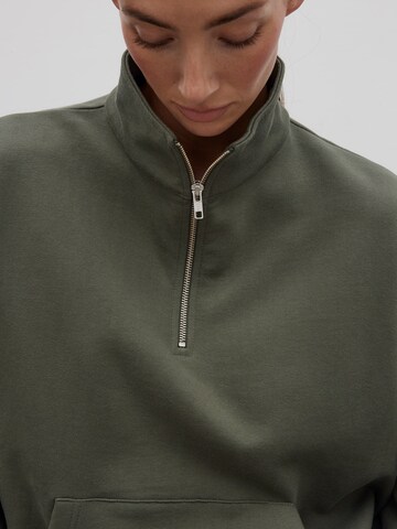 RÆRE by Lorena Rae Sweatshirt in Grün