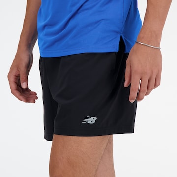 Regular Pantalon de sport 'Essentials' new balance en noir : devant