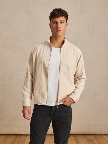 DAN FOX APPAREL - Chaqueta de entretiempo 'Dario' en beige: frente