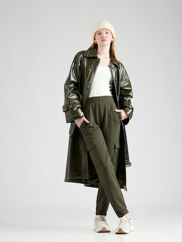 ABOUT YOU - Tapered Pantalón 'Lexa' en verde
