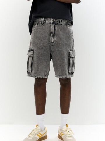 Loosefit Jeans cargo Pull&Bear en gris : devant