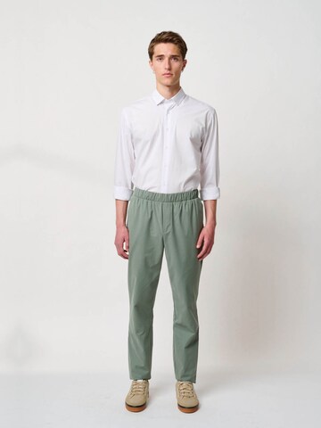 BRUUNS BAZAAR Loosefit Hose 'Ric Clark' in Grün: Vorderseite