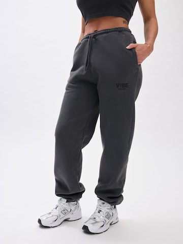 Tapered Pantaloni de la V!BE STUD!OS pe negru: față