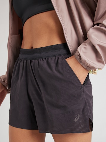 Regular Pantaloni sport 'FUJITRAIL' de la ASICS pe negru