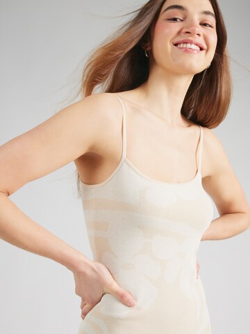 florence by mills exclusive for ABOUT YOU Kootud kleit 'English Ivy', värv beež