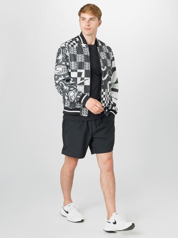 NIKE Regular fit Funktionstopp i svart