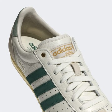 ADIDAS ORIGINALS Ниски маратонки 'Japan' в бяло
