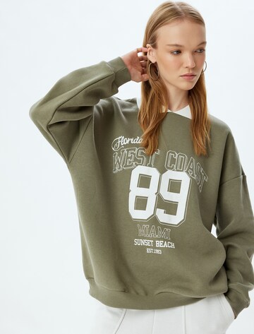 Koton Sweatshirt in Grün: Vorderseite