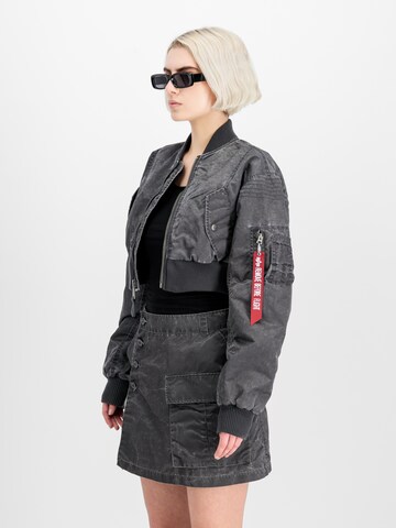 ALPHA INDUSTRIES Övergångsjacka i grå