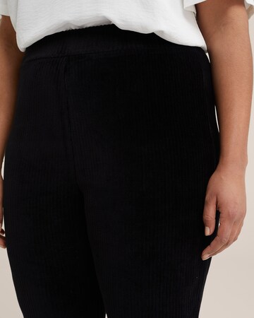 Evazați Leggings de la WE Fashion pe negru
