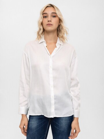 By Diess Collection - Blusa en blanco: frente