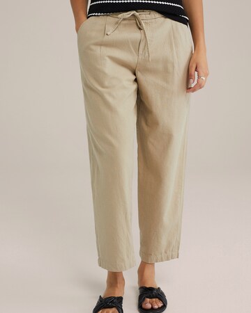 regular Pantaloni con pieghe di WE Fashion in beige: frontale
