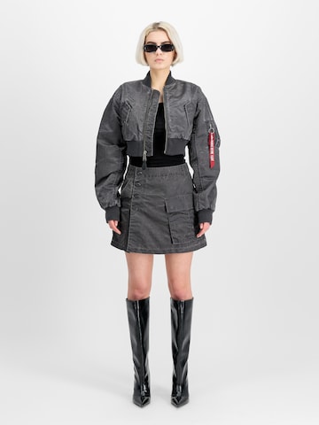 ALPHA INDUSTRIES Övergångsjacka i grå