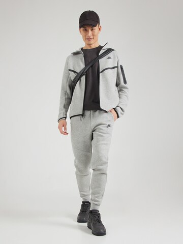 Nike Sportswear - Tapered Calças 'TCH FLC' em cinzento