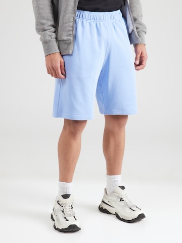 Champion Authentic Athletic Apparel Loosefit Shorts in Blau: Vorderseite