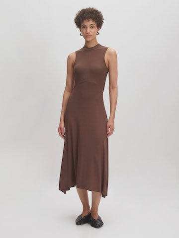 EDITED - Vestido 'Talia' en marrón: frente