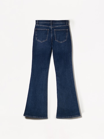 Bershka Flared Jeans in Blauw