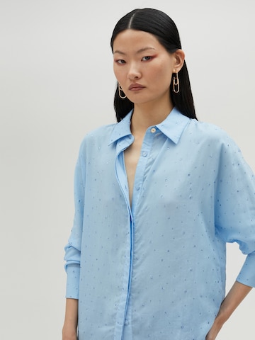 Chemisier Lola Casademunt en bleu : devant