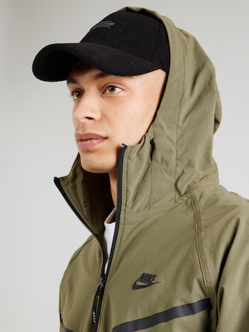 Nike Sportswear Overgangsjakke 'Tech' i grøn