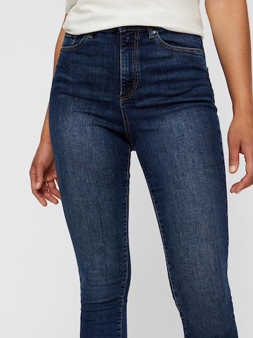 VERO MODA Kitsas Teksapüksid 'VMSophia', värv sinine