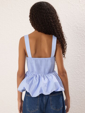 Trendyol - Blusa em azul