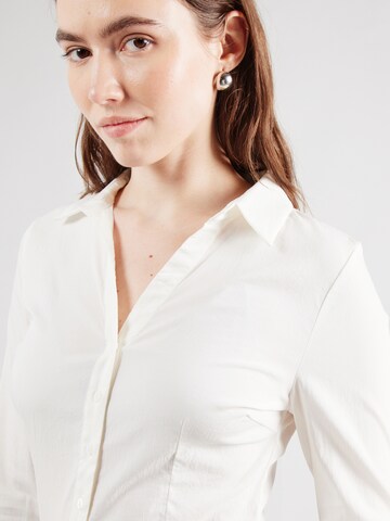 ABOUT YOU Blouse in White