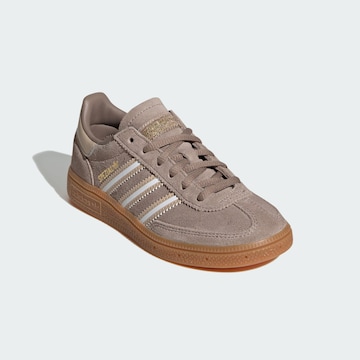 ADIDAS ORIGINALS Tennarit 'Handball Spezial' värissä ruskea