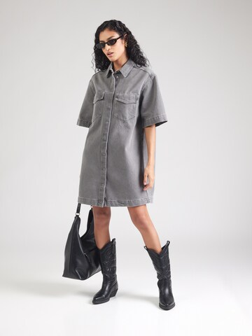 ONLY - Vestido camisero en gris