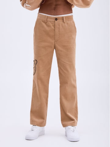 Smiles Bootcut Byxa 'Lias' i beige: framsida