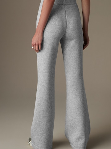 Wide Leg Pantalon à plis Next en gris