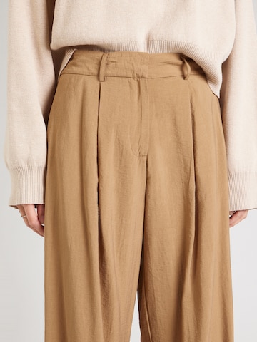 Aware - Pierna ancha Pantalón plisado 'VMPerry' en marrón
