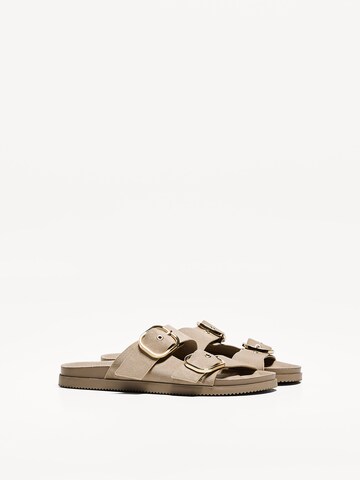 Bershka Чехли в бежово