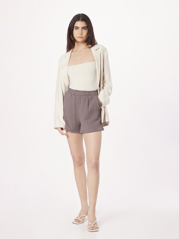 VERO MODA Baggy Shorts 'VMNatali' in Lila