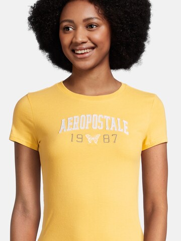 AÉROPOSTALE - Camisa 'JKI ARCH 1987 BTTRFLY' em amarelo