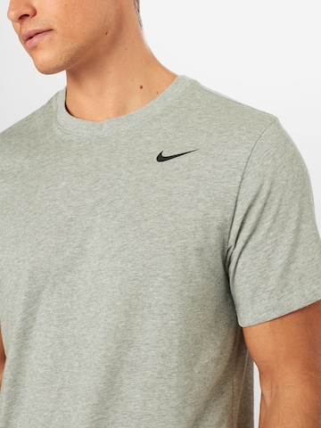 NIKE Regular Fit Sportshirt in Grau