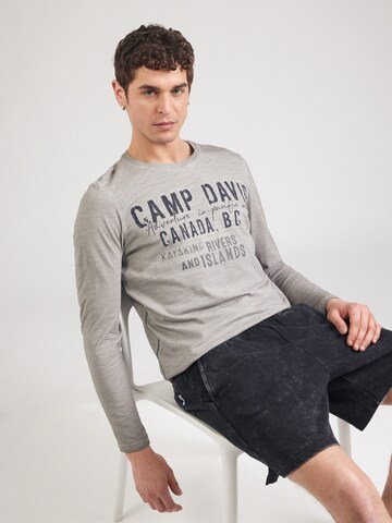 CAMP DAVID Shirt in Grey: front