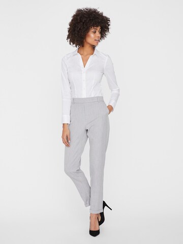 VERO MODA Normální Chino kalhoty 'Maya' – šedá