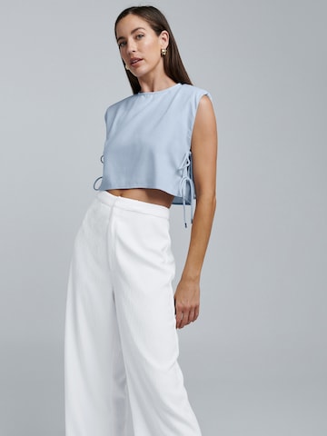 Top 'VIOLA' di BWLDR in blu: frontale